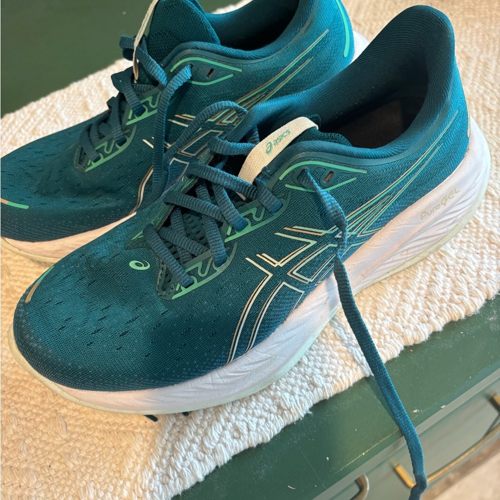Asics Gel Cumulus  Teal and White Women's running shoes. Worn twice , wrong size